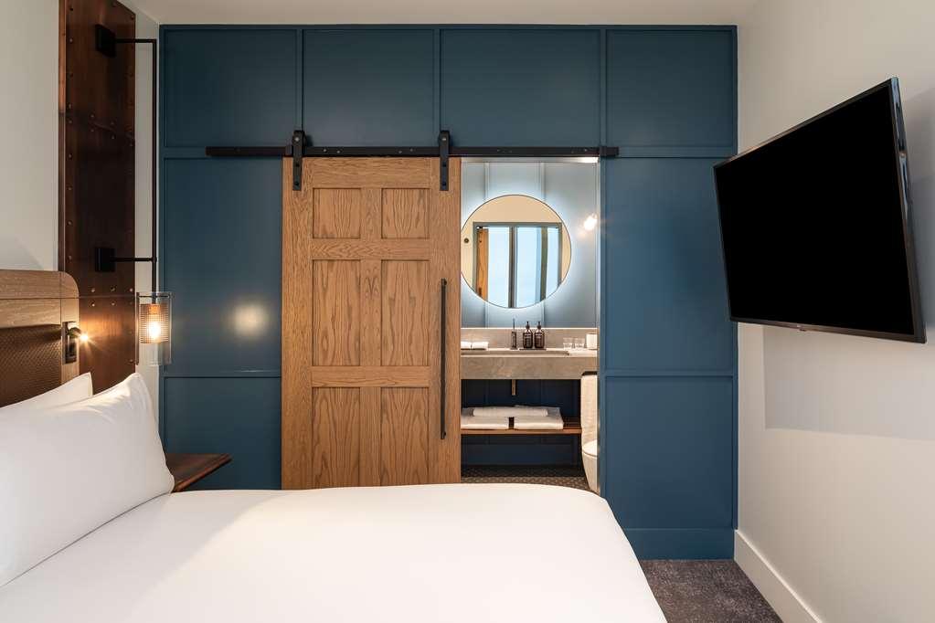 The Gantry London Curio Collection By Hilton Hotel Room photo